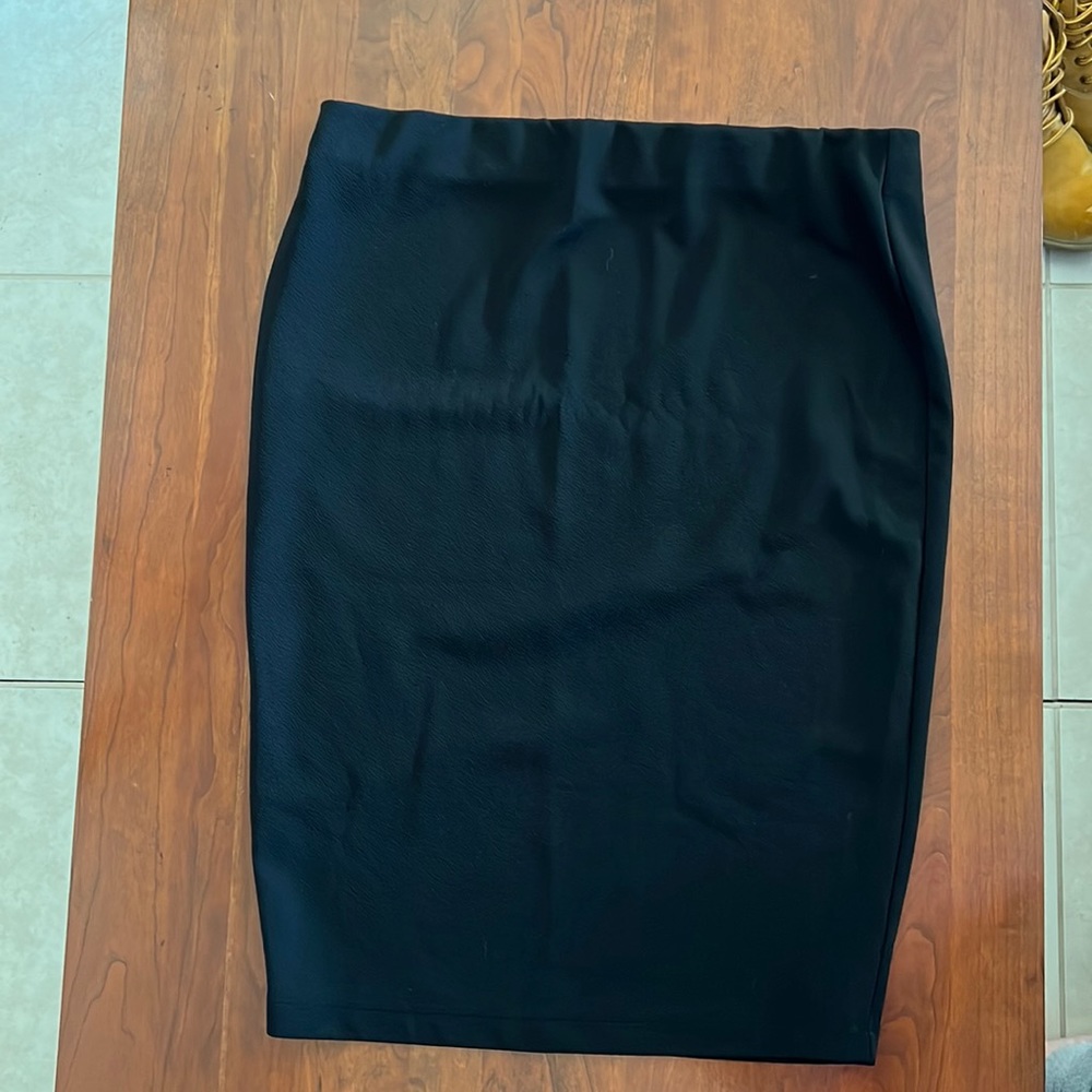 Courtenay Black Pencil Skirt